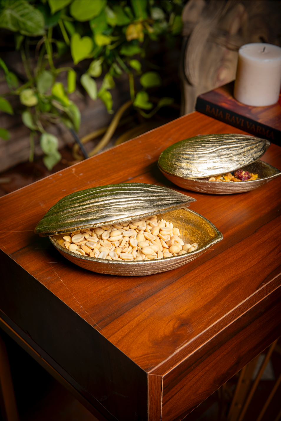 Almond Design Platters Set of 2